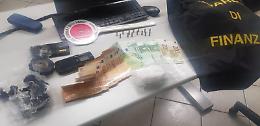 Nascondeva 150 grammi di cocaina in casa, 57enne insospettabile arrestato