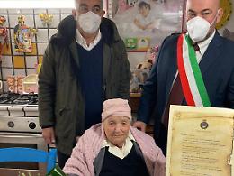 La signora Amalia compie 100 anni, l'omaggio del Comune di Terracina
