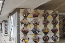 Troppi morti e l'obitorio inutilizzato: il Comune corre ai ripari