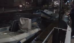 La forza del mare grosso: le onde "risalgono" il canale. Il video