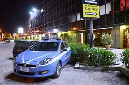 Rapina a tarda sera in una rosticceria: due giovani in azione