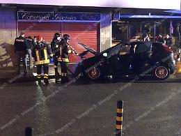 Auto in fiamme, mistero sulle cause. C'è l'ombra del piromane