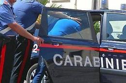 Dà  in escandescenza, distrugge casa e aggredisce i carabinieri: arrestato