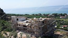 Ex ovile trasformato in una villa: in 4 rinviati a giudizio