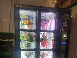 Spunta il distributore automatico di fiori. Ora la galanteria è h24