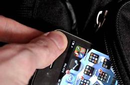 Simula una truffa per non pagare il telefono: denunciata