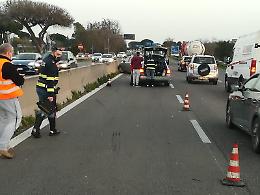 Sabato di traffico e incidenti sulla Pontina: auto in fiamme e code