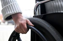 Dipendenti comunali in smart working, odissea per il contrassegno disabili