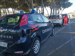 Trovato morto in un parco. Potrebbe essere causa del freddo