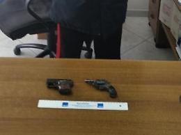 Deteneva illegalmente due pistole, 47enne arrestato dai carabinieri