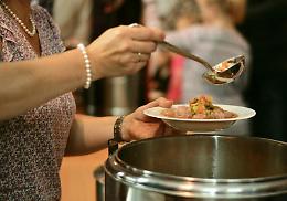 Cura Famiglie, il Rotary consegna 125 pasti alla Caritas