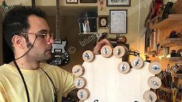 Marco, l'artigiano della musica Nella sua bottega parlano i suoni