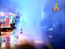 Furgone avvolto dalle fiamme: paura ieri sera in centro