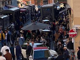 Una folla per le strade: il capoluogo “si sfoga” prima del lockdown