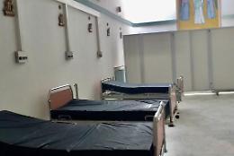 Covid, altro picco di ricoveri e nella chiesetta arrivano anche i letti