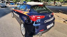 Infastidisce i volontari della Caritas e poi resiste ai carabinieri: denunciato