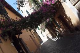Orari di chiusura sforati nel Borgo, i residenti si lamentano