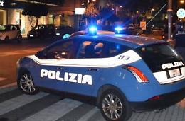 Ladri sorpresi a razziare un'auto, riescono a scappare