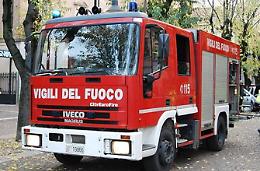 Cade dell'intonaco, le verifiche dei vigili del fuoco