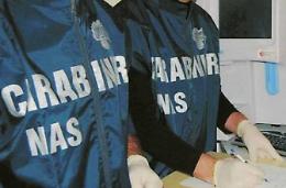 Controlli dei Nas contro il rischio botulino, 1.100 kg di alimenti sequestrati e 10.000 euro di sanzioni