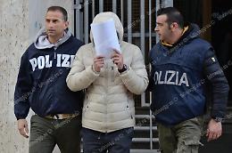 Braccianti sfruttati e favori per i controlli: un patteggiamento e una condanna