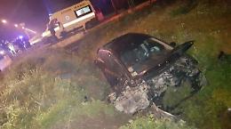 Sbanda per evitare un cane in via Congiunte destre. Coinvolta una ragazza