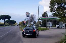 Furto sventato a un distributore. I ladri hanno tentato di forzare la colonnina del self service