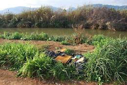 Gli incivili tornano a colpire sulle sponde del Lago di Fondi - LE FOTO