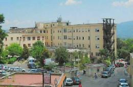 Ventenne investita in via Lata