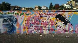 (FOTOGALLERY) Muro del Ricordo ad Aprilia, un murales per non dimenticare le giovani vittime