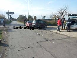 Scontro su via Apriliana, tre feriti