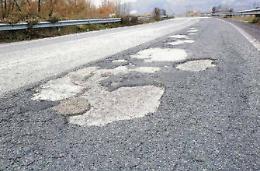 Le strade colabrodo fanno paura e causano incidenti