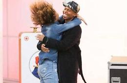 (VIDEO) X-Factor 9 verso la finalissima. Enrica Tara si gioca tutto con l'inedito e "Stay" di Rihanna