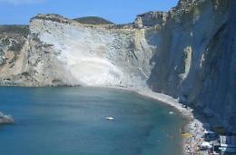 Una petizione on-line per la riapertura della spiaggia di Chiaia di Luna: la situazione