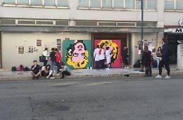 Gli studenti creano murales nell'Isola di Natale