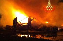 Incendio nella notte nell'azienda Ortolanda a Borgo Grappa