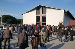 Una folla commossa per l'ultimo saluto a Paolo Censi