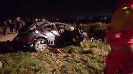 (FotoGallery) Tragico fuori strada in via Roio, un morto
