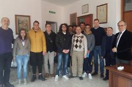 Una copia della Costituzione in regalo ai ragazzi