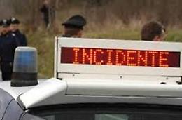 Ubriaco al volante travolge un  motorino,  denunciato un cileno