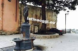 Piazza Domitilla torna a essere un parcheggio