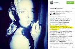 Gaffe Madonna: posta su Facebook una foto di Paola Barale