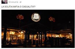 La gaffe dell'ex parlamentare grillina:  brucia un fazzoletto in un pub, diventa un attentato