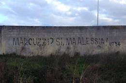 Sfottò all'ex assessore, spuntano i murales