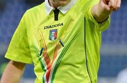 Botte all'arbitro, gara sospesa