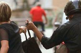 Scippo in pieno giorno a Latina, individuato uno dei responsabili