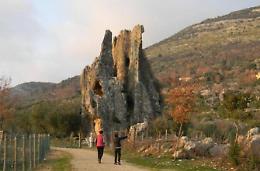 Un fulmine isola Campo Soriano. Residenti senza telefoni