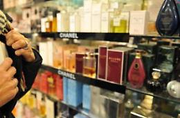Ruba profumi per 1500 euro da Sephora, arrestata
