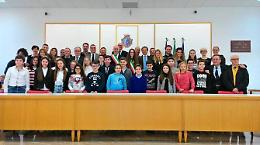 Scuole sicure, aree verdi e attivit&agrave; culturali: la politica parla giovane