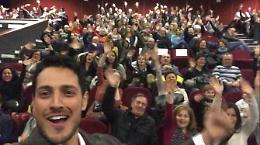 Caserio, il giovane "toy boy" della Ferilli riceve l'abbraccio del Supercinema